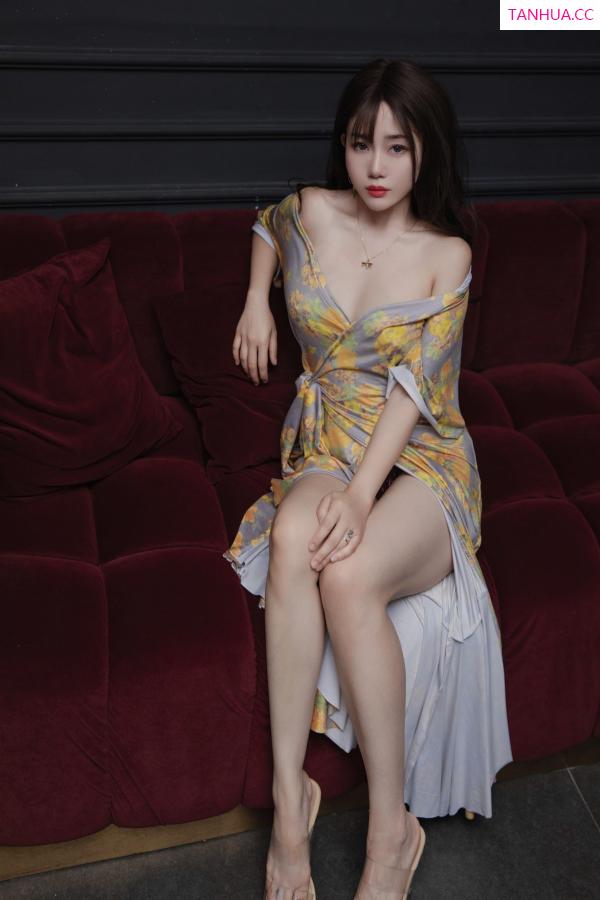   [XiuRen]高清写真图 2023.06.20 No.6949 严利娅Yuliya 长裙美腿第51张图片